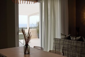 Appartement Deluxe, vue mer | Salle à manger