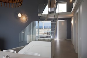 Deluxe-Apartment, Mehrere Betten, Meerblick | Wohnbereich