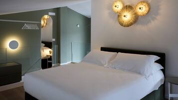 Deluxe Apartment, Sea View | In-room safe, blackout drapes, free WiFi