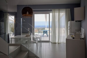 Deluxe Apartment, Multiple Beds, Sea View | Dining room - Montegrottone Nature Retreat (Polignano a Mare)