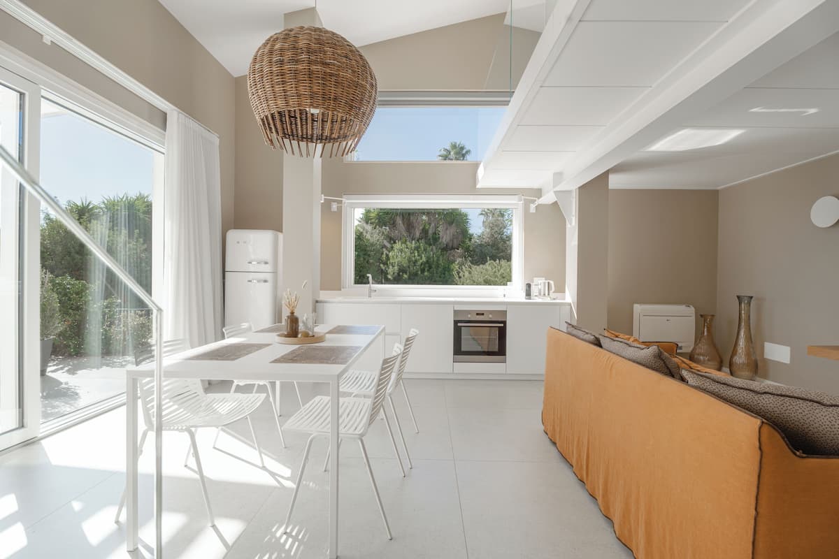 Departamento superior, vista parcial al mar | Cocina privada