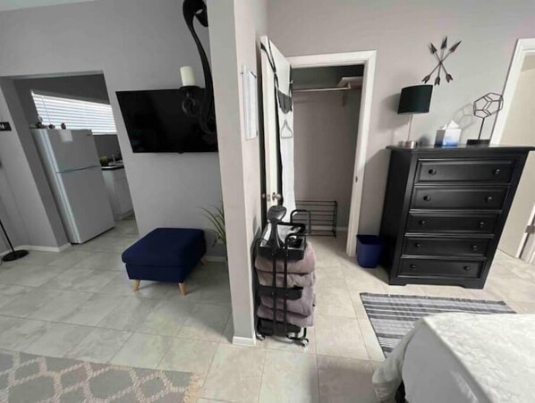 1 bedroom, bed sheets