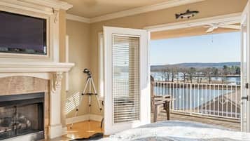 2 bedrooms, memory foam beds, iron/ironing board, free WiFi