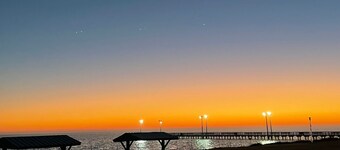 Sunsets on the ocean view - steps to Seadrift lighted fishing pier. Hurry here!