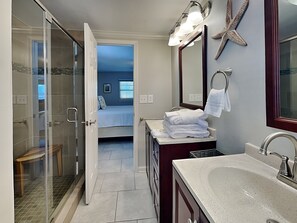 Bathroom - Sangria Dreams by Southern Vacation Rentals (Miramar Beach)