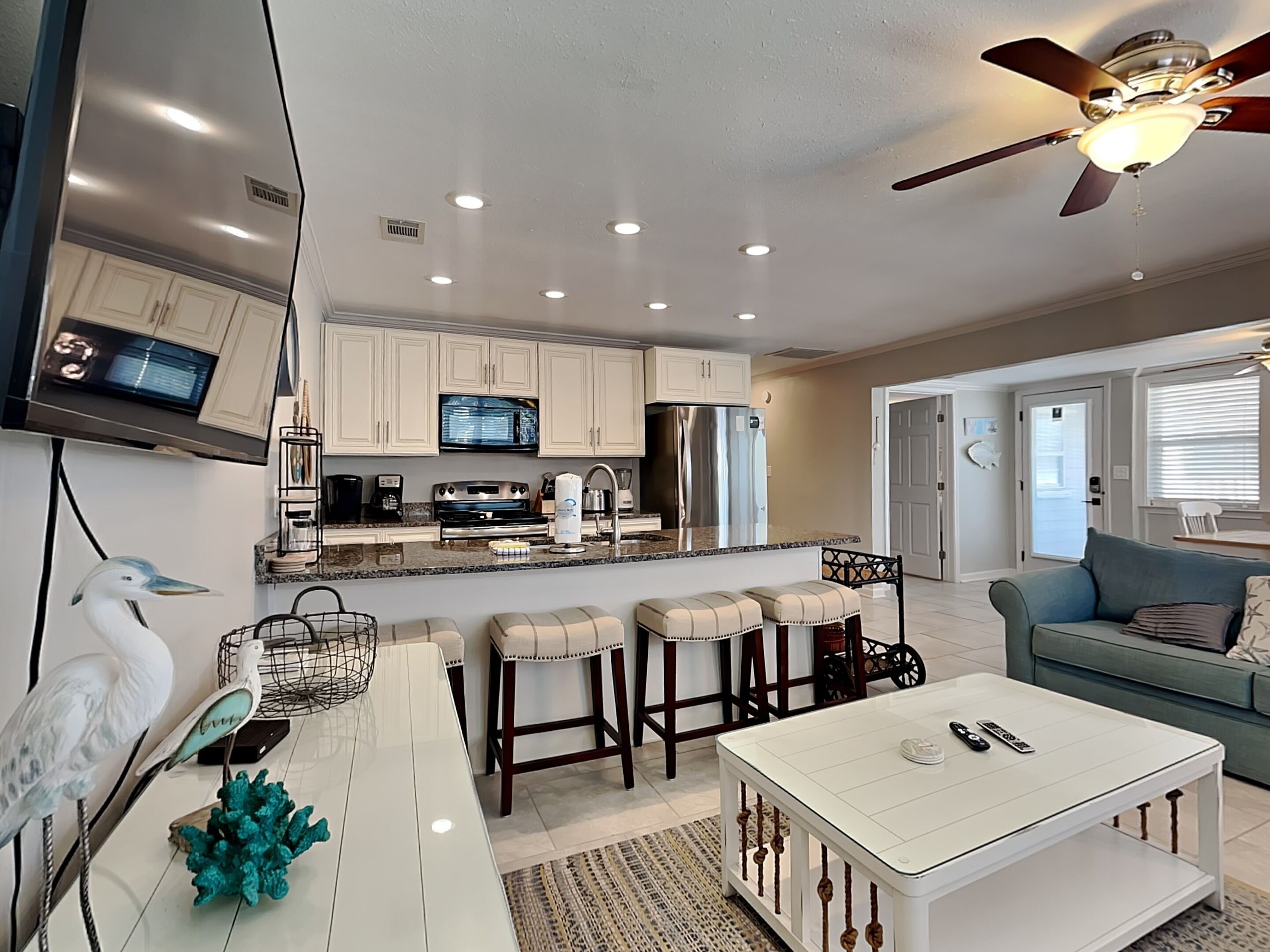 Kondominium, Beberapa Tempat Tidur, balkon (A - No Pets Allowed) | Dapur pribadi | Mesin pembuat kopi/teh dan meja makan