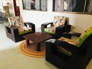 Televisi LCD 42-inci dengan saluran TV kabel dan TV