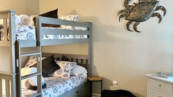 2 habitaciones, escritorio, tabla de planchar con plancha y wifi gratis