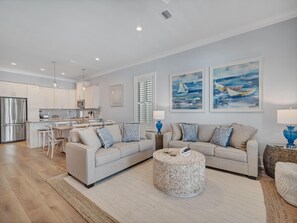 Apartamento, varias camas, balcón, vistas a la piscina (#PP - No Pets) | Zona de estar | Televisión de pantalla plana de 40 pulgadas con canales digitales