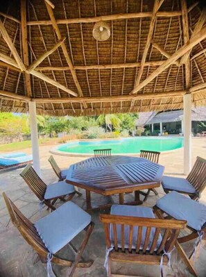 Outdoor dining - Serene Villa (Malindi)