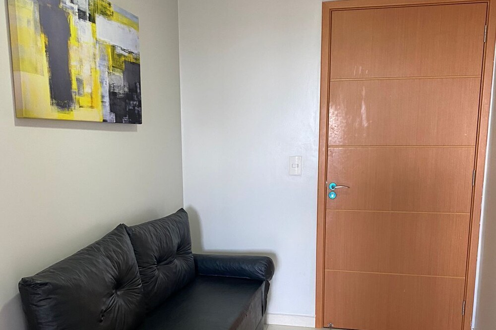 Great Furnished Apartment - Perfect Location