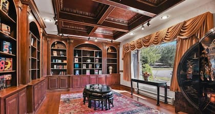 Villa Euphoria: Exotic Retreat