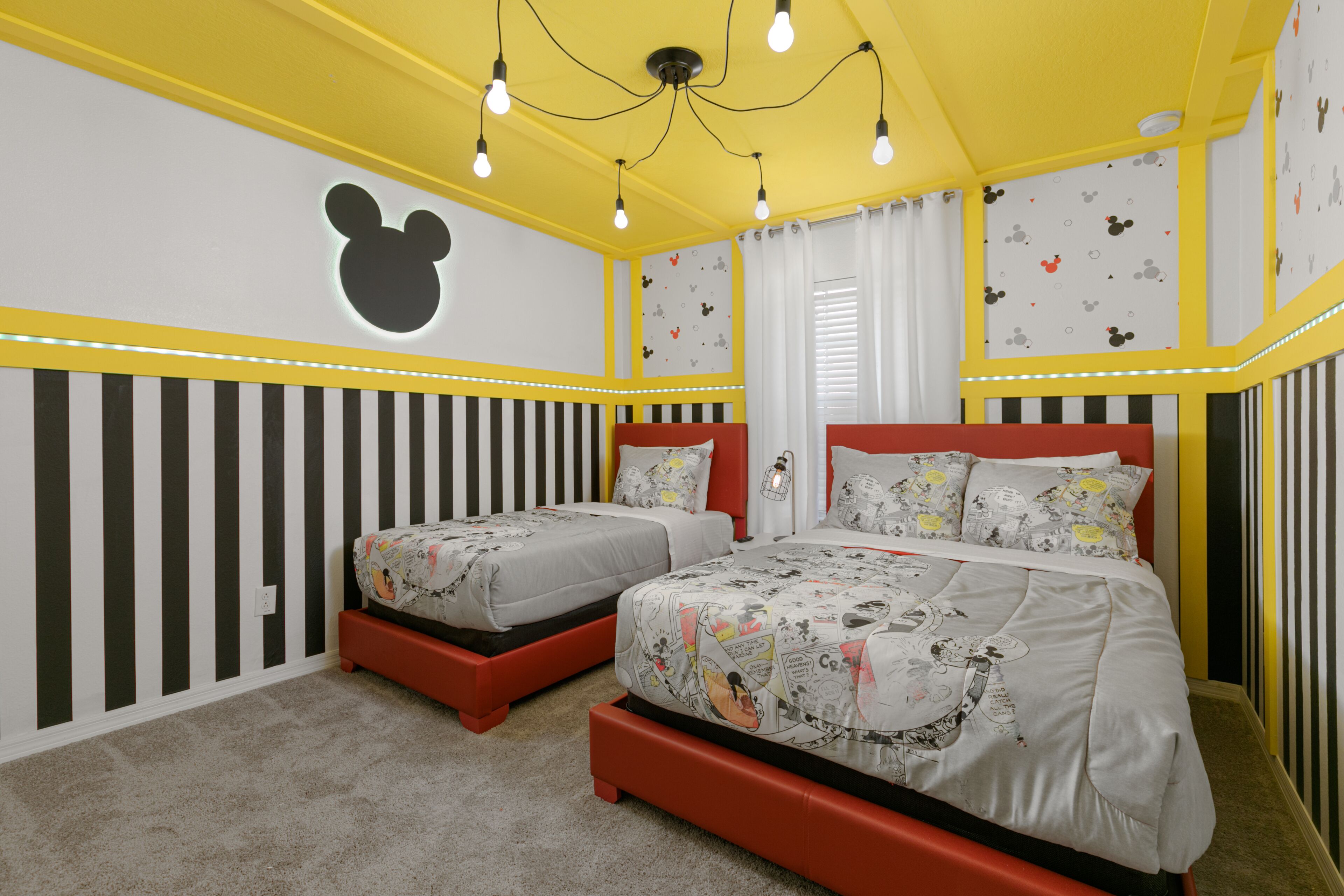 Private pool, Themed Bedrooms, Upgraded decoration, BBQ, Resort community