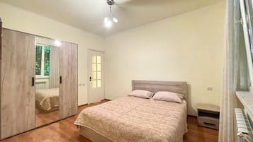 2 dormitorios, escritorio, tabla de planchar con plancha y wifi gratis