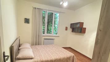 2 bedrooms, desk, iron/ironing board, free WiFi