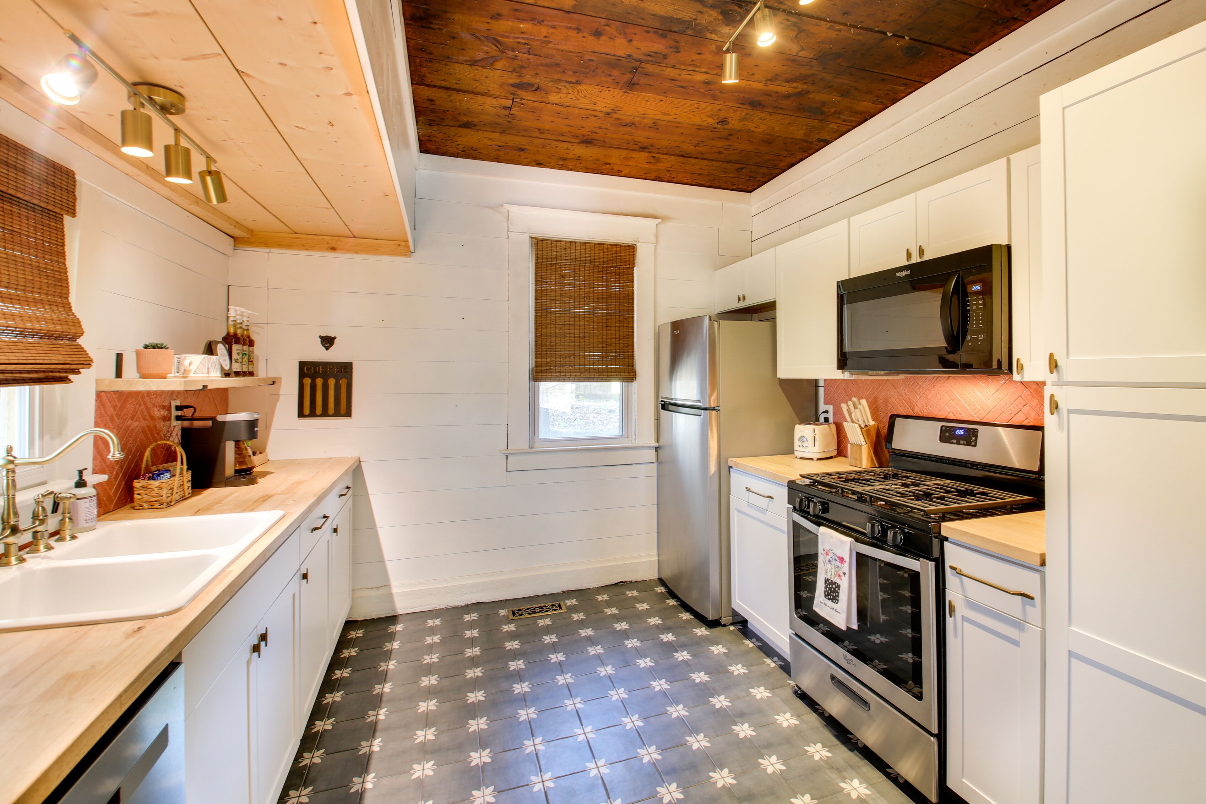 Cozy Hot Springs Vacation Rental Near Downtown!