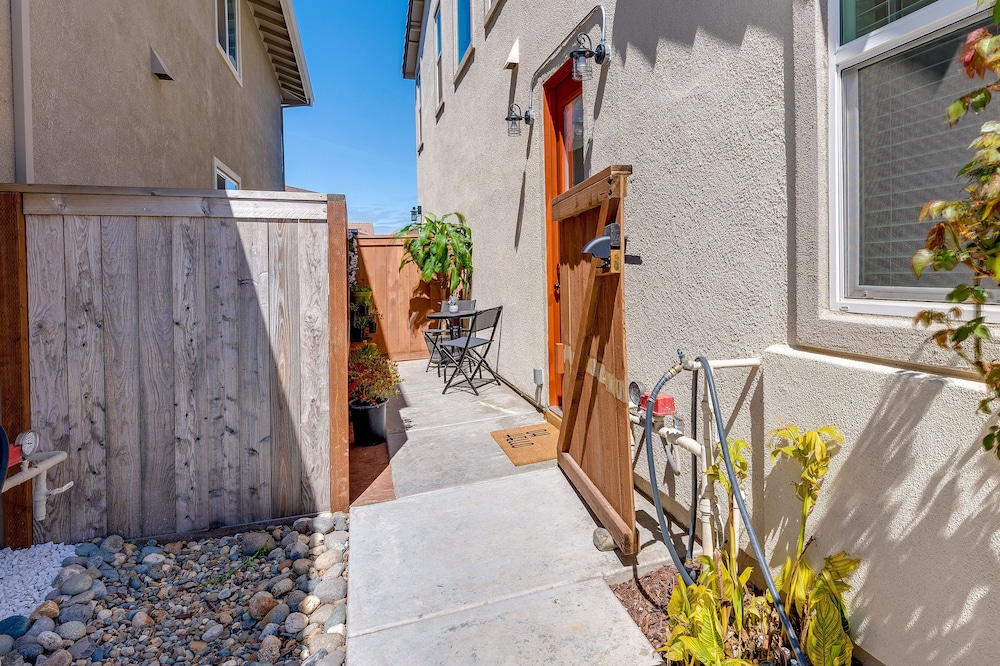 Elk Grove Studio w/ Private Patio: Walk to Casino!