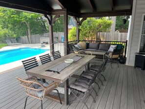 Outdoor dining - Private Pool, 1st Floor Bedroom, Hershey Park, Ski Roundtop, Yellow Breeches. (Mechanicsburg)