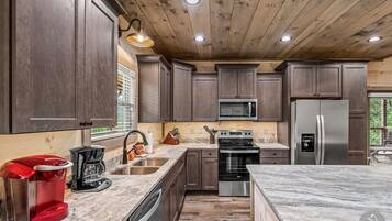 Køleskab, mikrobølgeovn, ovn, kogeplade