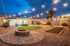 Outdoor dining - Stunning home in the heart of Scottsdale (Scottsdale)