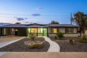 Exterior - Stunning home in the heart of Scottsdale (Scottsdale)