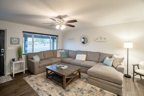 Living area - Stunning home in the heart of Scottsdale (Scottsdale)