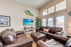 Smart TV - Off the Hook-Pet friendly & fully fenced grass area! Pool & Golf Cart Accessible (Port Aransas)