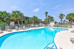 Pool - Off the Hook-Pet friendly & fully fenced grass area! Pool & Golf Cart Accessible (Port Aransas)