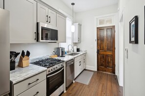 Fridge, microwave, oven, stovetop - The Jasmine Suite at 265 Rutledge (Charleston)