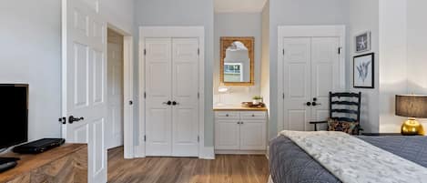 3 bedrooms, travel cot, WiFi, bed sheets