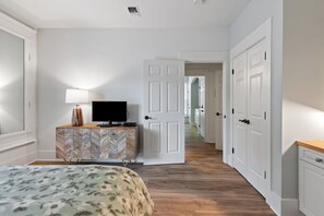 3 bedrooms, travel cot, WiFi, bed sheets