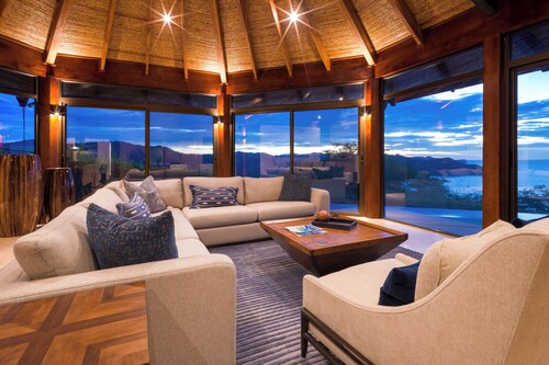 New Listing! Expansive Ocean Views - Private Luxury Villa.