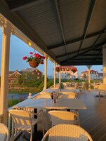 บริการอาหารเย็น, อาหารอเมริกัน, วิวทะเล