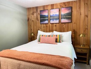 3 bedrooms, desk, free WiFi, bed sheets
