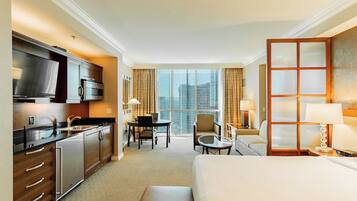 1 soveværelse, pengeskab på værelset, strygejern/strygebræt