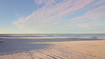 Beach nearby, white sand, 10 beach bars, fishing