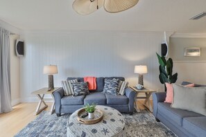 Luxury Townhome | Living area