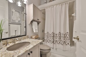 Luxury Townhome | Bathroom