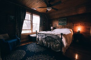 5 bedrooms, iron/ironing board, WiFi, bed sheets