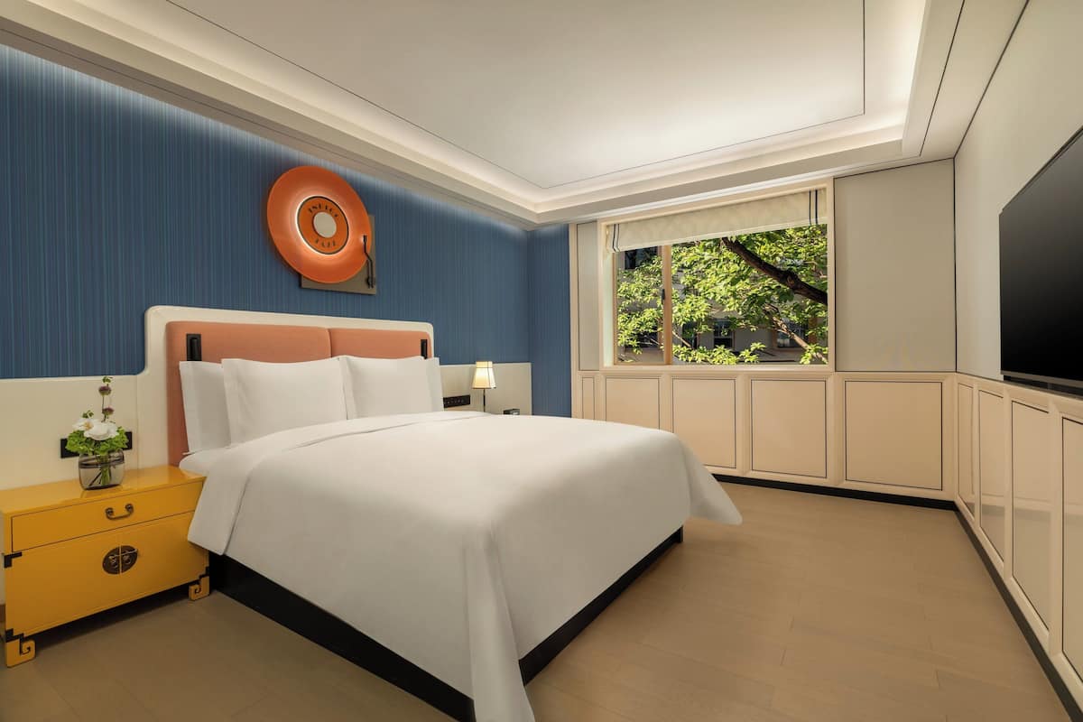Luxe beddengoed, een gratis minibar, een kluis op de kamer