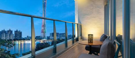 Suite, 1 kamar tidur, akses difabel, menara (Canton Tower View Terrace Access) | Minibar gratis, brankas, didekorasi berbeda-beda, dan tirai kedap cahaya