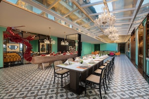 Daily buffet breakfast for a fee