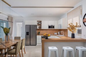 Fridge, microwave, oven, stovetop - Magnificent Luxury Villa Dominic (Privlaka)
