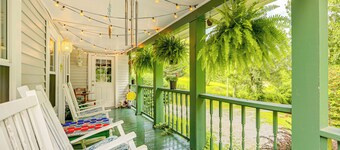 Pet-Friendly Smoky Mountain Getaway w/ Fire Pit!