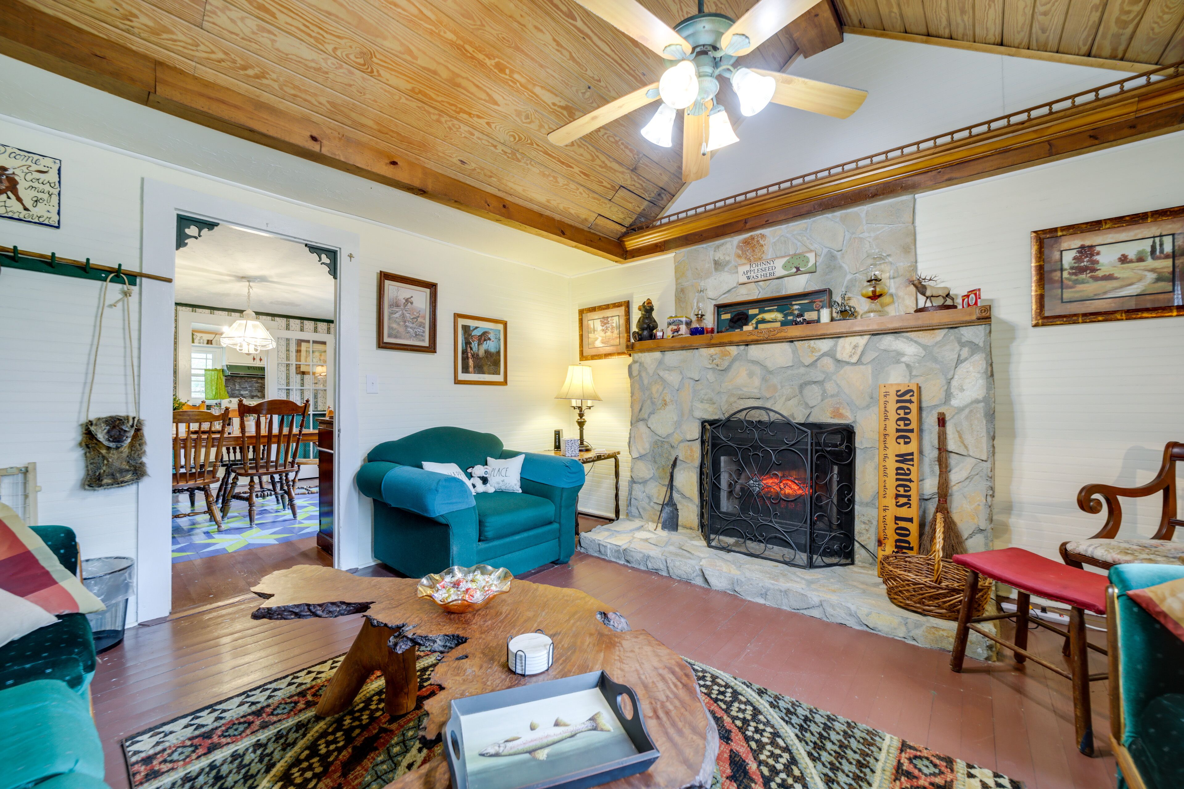 Pet-Friendly Smoky Mountain Getaway w/ Fire Pit!