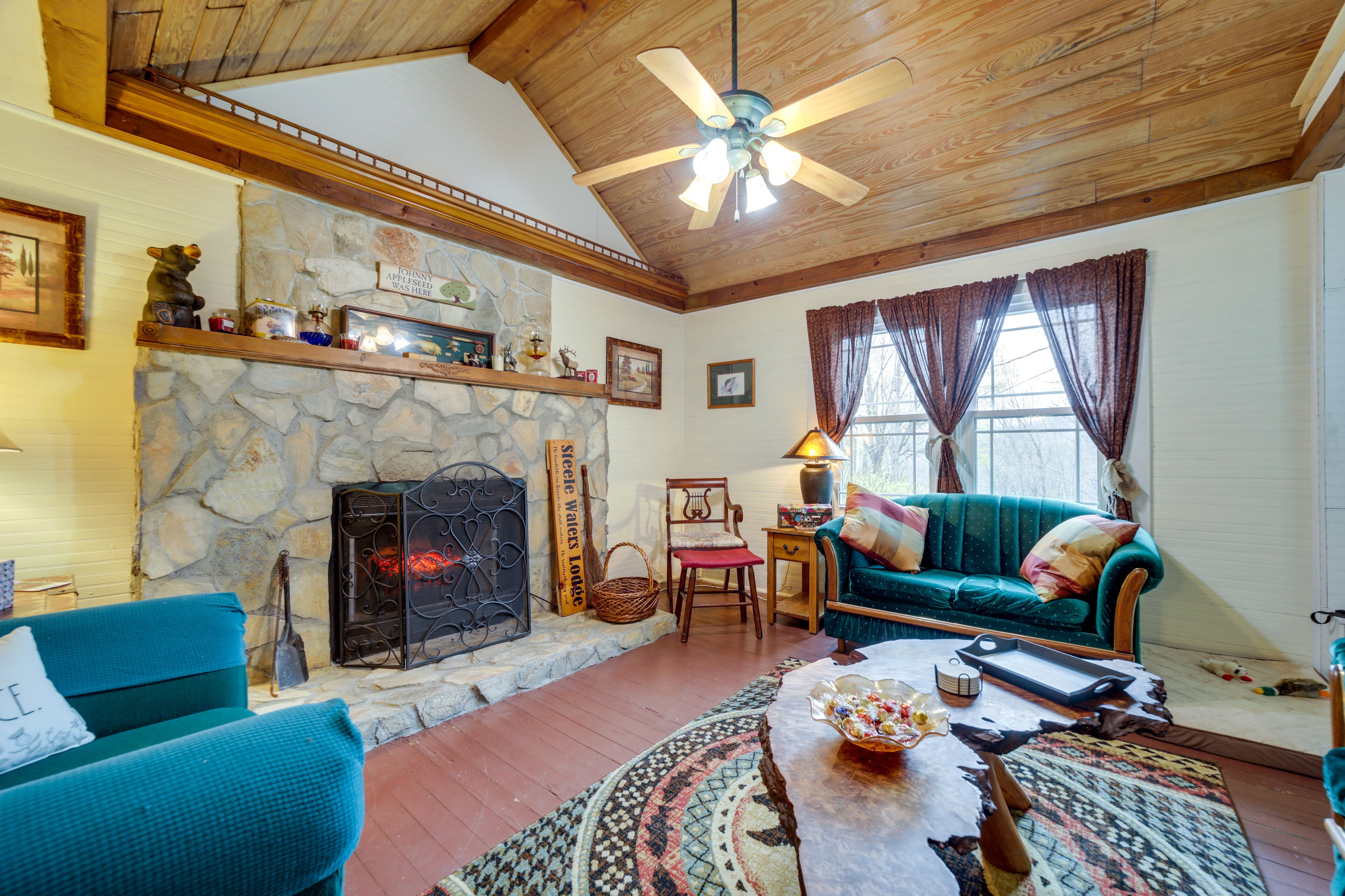 Pet-Friendly Smoky Mountain Getaway w/ Fire Pit!