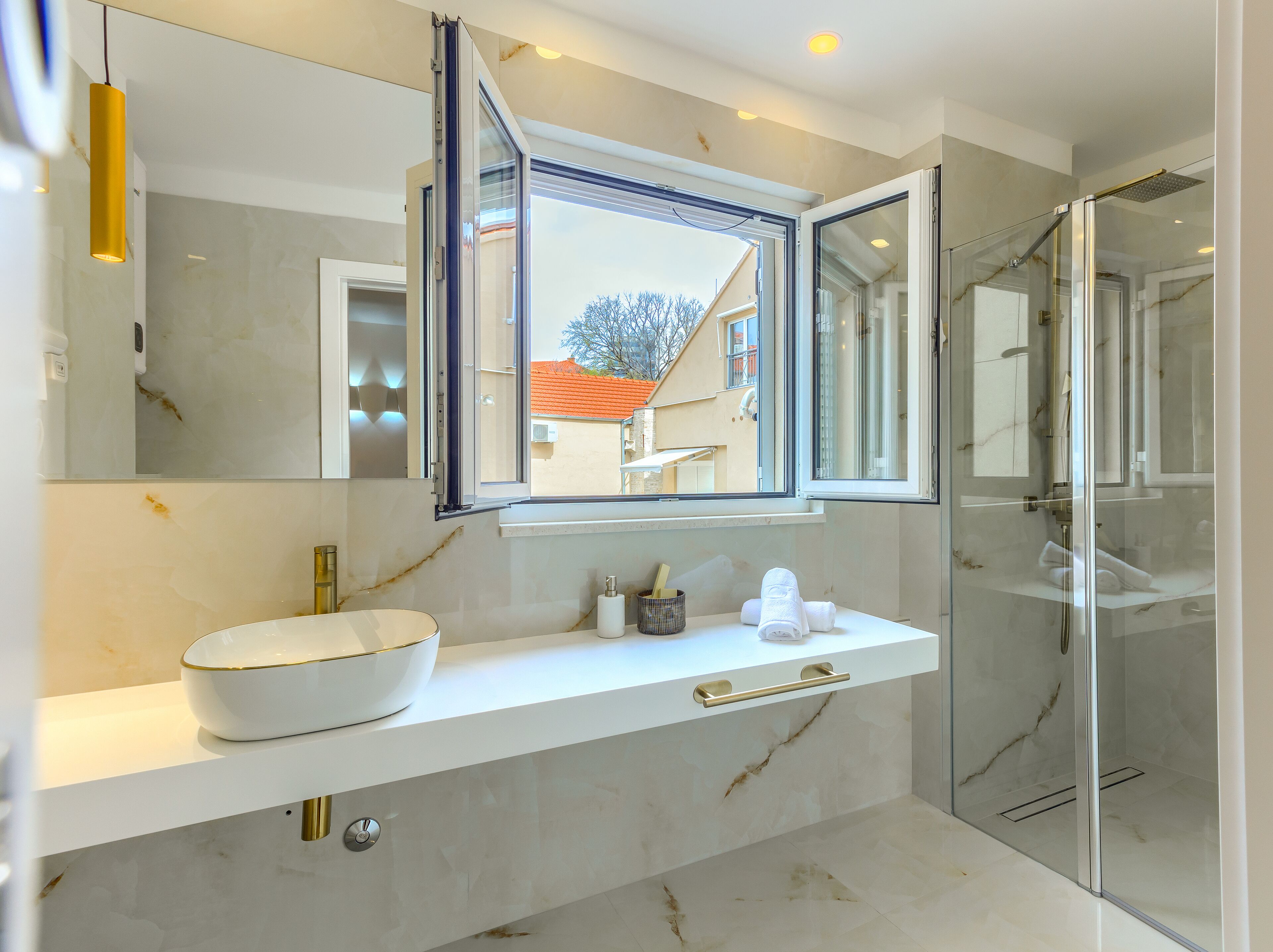 Superior Room | Bathroom