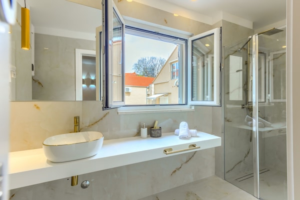 Habitación superior | Baño | Ducha y cabezal de ducha con hidromasaje