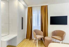 Habitación Deluxe doble | Caja fuerte, escritorio, cortinas opacas y sistema de insonorización