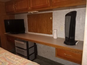 1 bedroom, Internet, bed sheets - Horse and Wagon Driving farm with friendly country folks. (Morristown)